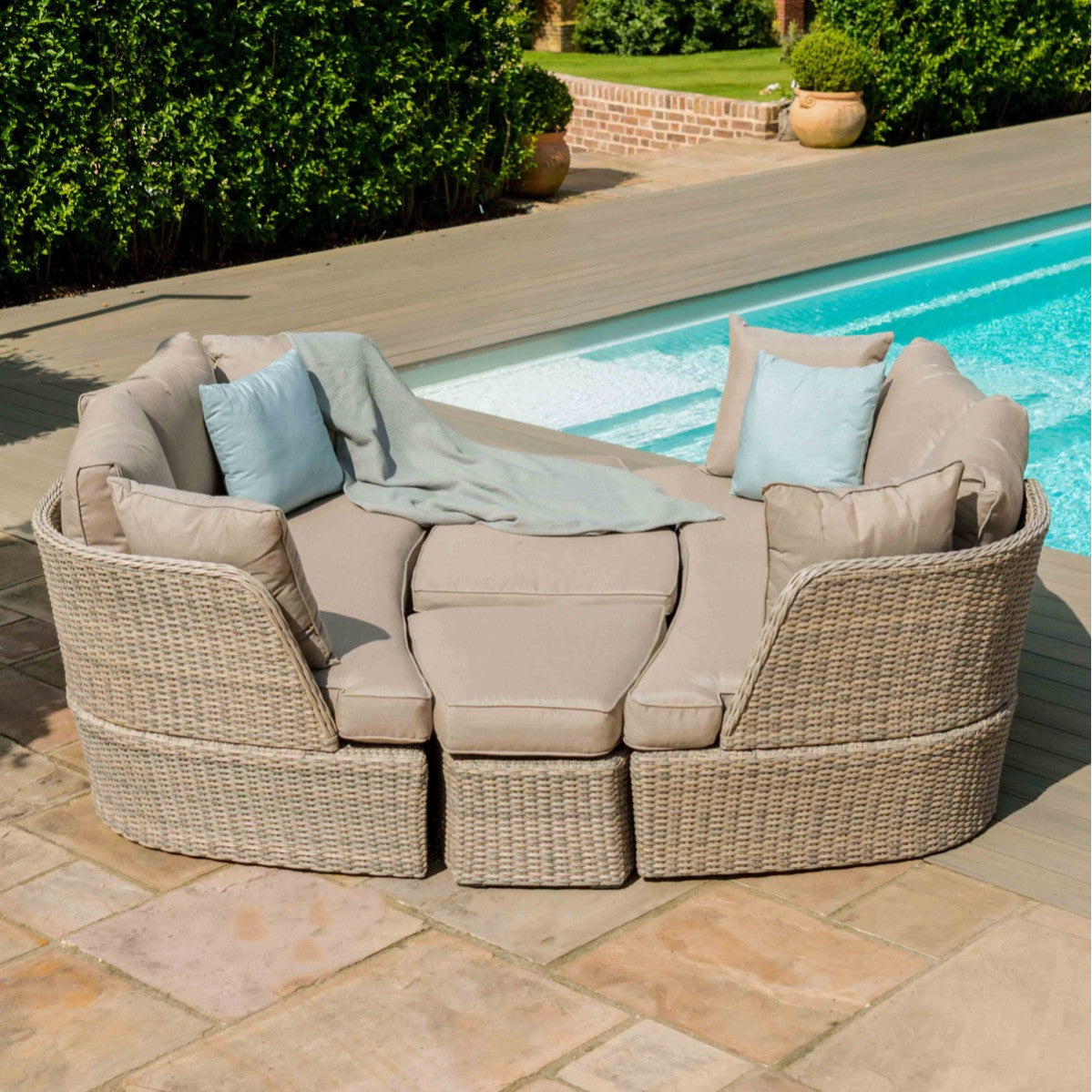 Maze Cotswold Grey Rattan Outdoor Daybed